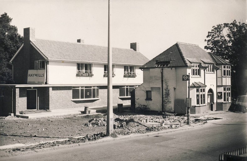 The rebuilt Jolly Waggoners (Behind) The rebuilt Jolly Waggoners (Behind)