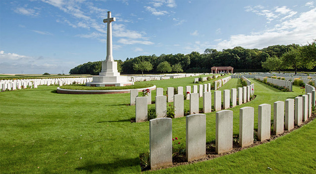 The London Cemetery and Extension, Longueva The London Cemetery and Extension, Longueva