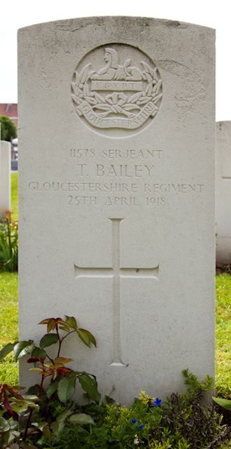 Thomas' headstone in the Merville Communal Cemetery Extension Thomas' headstone in the Merville Communal Cemetery Extension