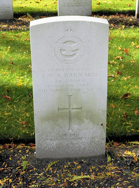 Leslie's headstone in Jonkerbos War Cemetery