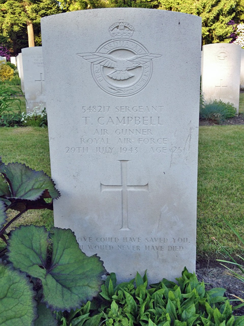 Thomas's headstone in the Hamburg War Cemetery