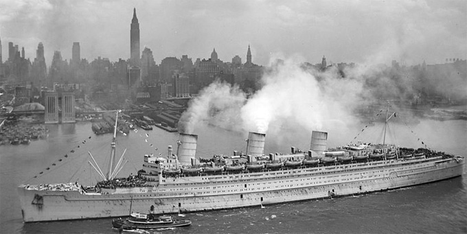The repaired Queen Mary arriving in New York