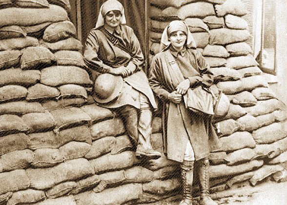 Elsie and Mairi outside their dressing station in Pervyse Elsie and Mairi outside their dressing station in Pervyse
