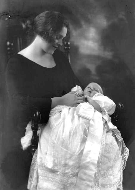 Sidney and her first child, Robert, on 30 July 1923 Sidney and her first child, Robert, on 30 July 1923