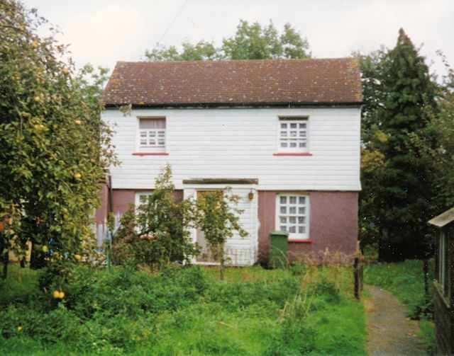 9 Ernest Cottages, Kingston Road, Ewell 9 Ernest Cottages, Kingston Road, Ewell