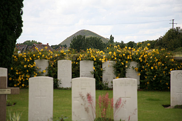 Fosse 7 Military Cemetery