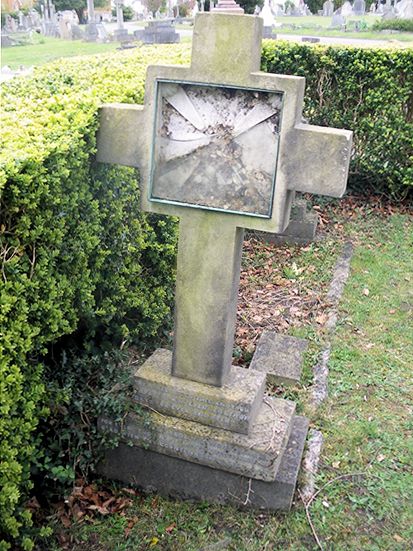Frank's grave after removal of the packing-case insert. Frank's grave after removal of the packing-case insert.
