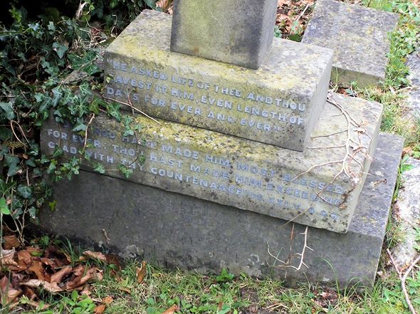 Close-up of the inscription on Frank's grave Close-up of the inscription on Frank's grave