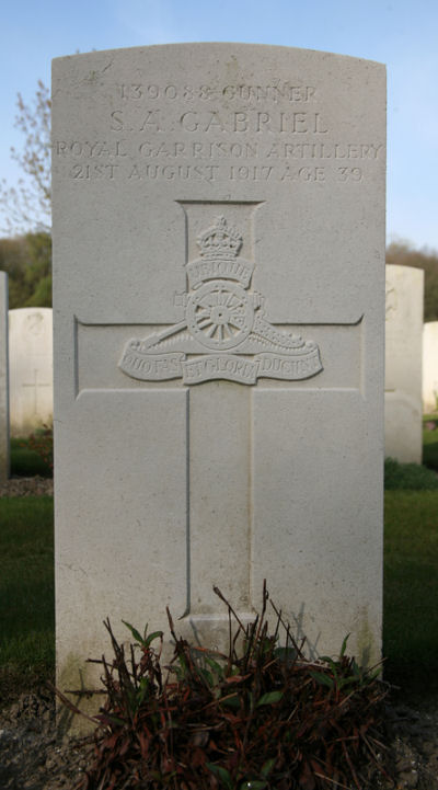 Stewart's headstone in Dozinghem Military Cemetery, Belgium.