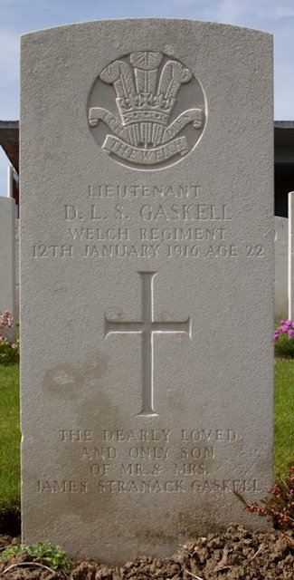 David's headstone in the St Venant Communal Cemetery David's headstone in the St Venant Communal Cemetery