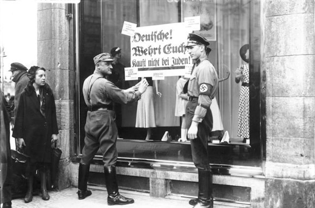 KMembers of the SA enforce the boycott of Jewish stores.