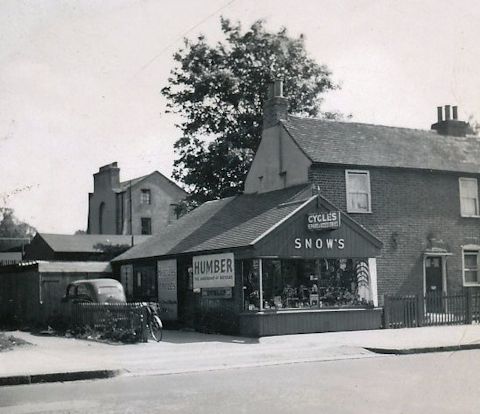HTB3 (50K)Snow's Cycles at 60 East Street, Epsom