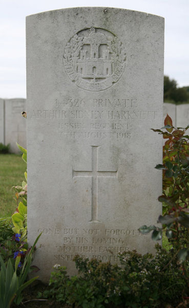 Arthur's headstone in the Pernes British Cemetery Arthur's headstone in the Pernes British Cemetery