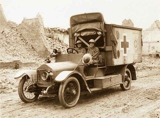 Elsie Knocker and Mairi Chisholm in their Wolseley Ambulance, Pervyse, Belgium 1916
