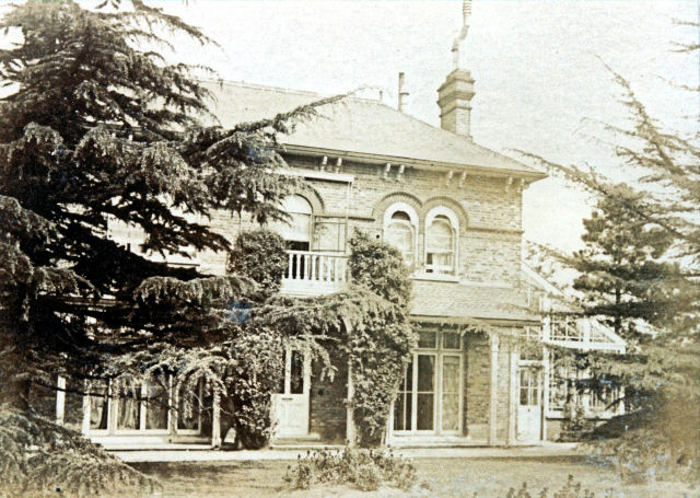 Chesterfield House lay in extensive grounds off Kingston Road. It was demolished for a housing estate in 1934.