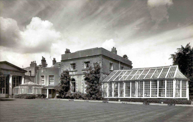 Pitt Place, Epsom