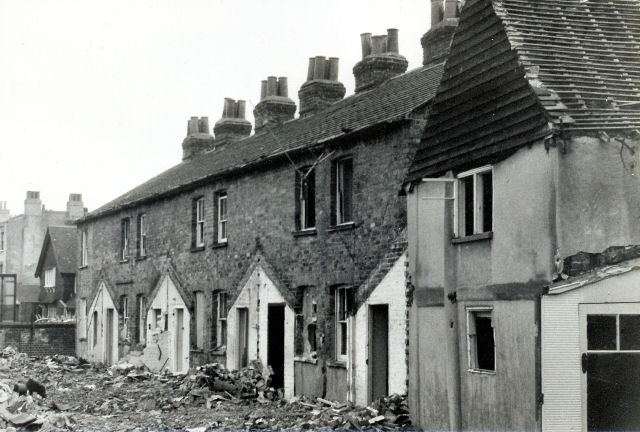 Early 18th-century housing became the Hop Pole pub in 1841. The site is now occupied by John Gale Court.