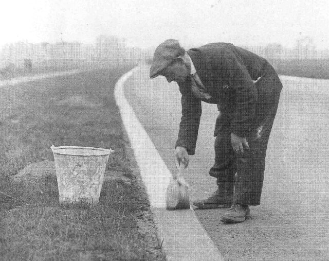 Kerb painting on Kingston Road