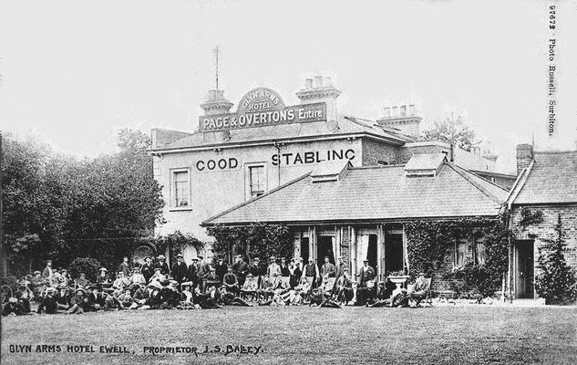 Contempory Postcard View of the Glyn Arms