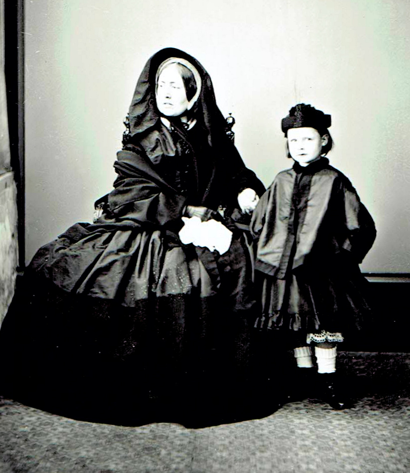 Mrs Eleanor Carter and daughter Emily