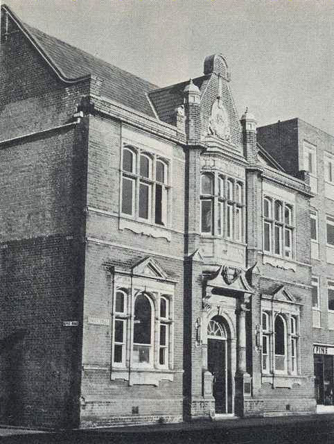 An old photograph of Glyn School