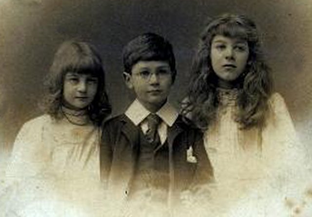 Vera Louise, Kenneth William and Ida Daphne Oppenheimer