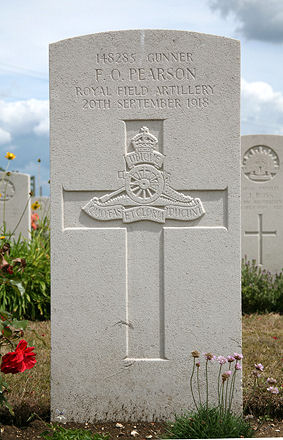 Gunner Fredrick Pearson's Gravestone in the Estaires Communal Cemetery
