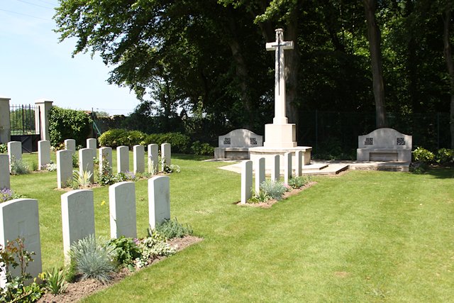 Images of the Perreuse Chateau Franco British National Cemetery Images of the Perreuse Chateau Franco British National Cemetery