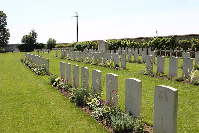 Images of the Perreuse Chateau Franco British National Cemetery Images of the Perreuse Chateau Franco British National Cemetery