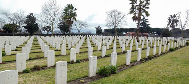 The NaplesWar Cemetery. The NaplesWar Cemetery.