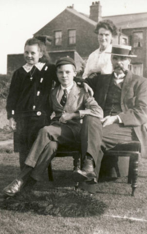 Victor Yarsley with sister Edna and parents in Chaseton